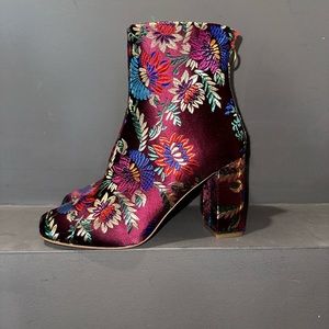 Joie Saleema Booties